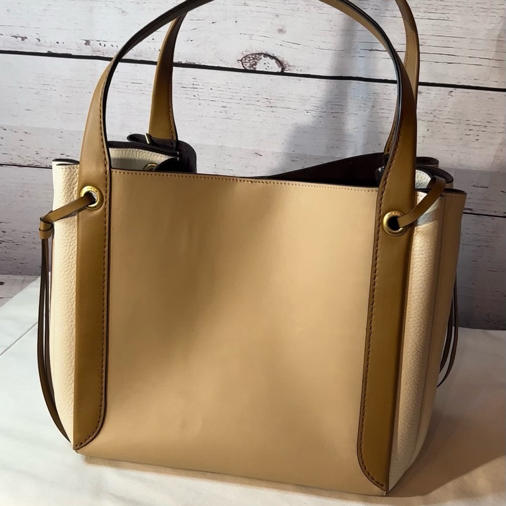 Brand new with tags Coach large leather tote bag discontinued RARE FIND!